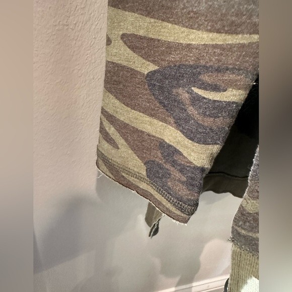 Z Supply Side Slit Cotton Blend Green Camo Weekender Pullover Size XS - Picture 6 of 12